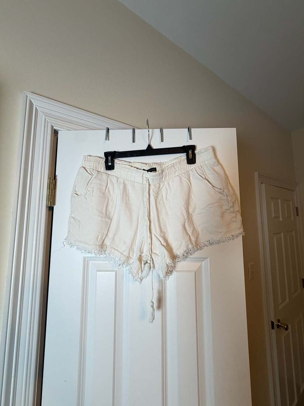 SignatureStudio Drawstring Shorts Size XL White Frayed Hem